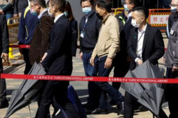 Thế giới - Quan chức Mỹ, Trung cùng lúc đến Đài Loan