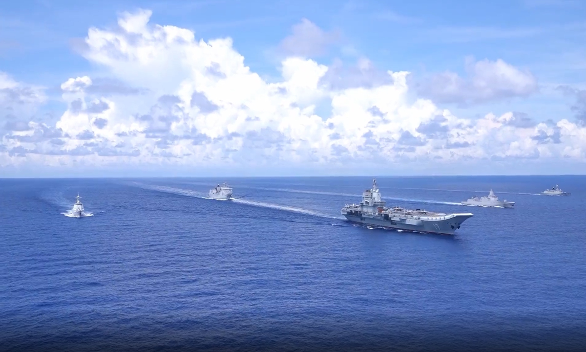 Nhóm tác chiến tàu sân bay Sơn Đông của Trung Quốc tập trận trên biển vào năm 2022.