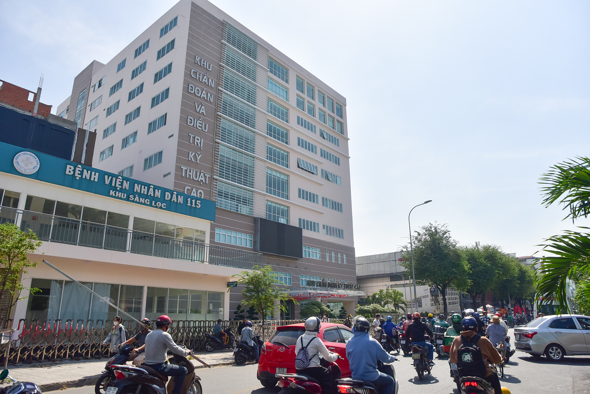 Bệnh viện Nhân Dân 115 vừa khánh thành Khu Chẩn đoán và điều trị kỹ thuật cao, được trang bị công nghệ hiện đại, kỳ vọng giúp giảm tải cho bệnh viện. Toà nhà 10 tầng nằm bên đường Sư Vạn Hạnh, quận 10, được khởi công từ năm 2016, tổng diện tích sàn gần 20.000m2.