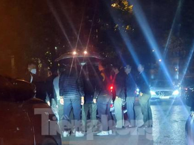 Tin tức trong ngày - [CLIP] Cảnh khám xét biệt thự của Thiếu tướng Đỗ Hữu Ca