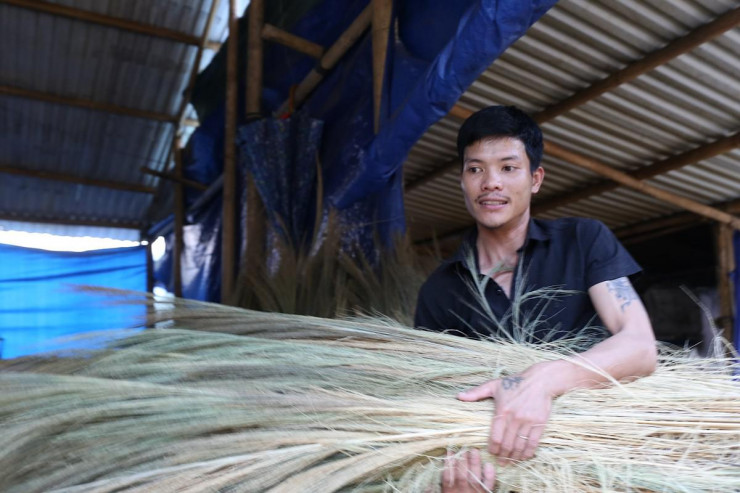 Anh Lưu Đức Cảnh (30 tuổi, quê ở huyện Tiên Phước, Quảng Nam; làm việc ở xã Trà Tập, huyện Nam Trà My), cho biết mùa đót ở huyện Nam Trà My kéo dài hơn một tháng, thường bắt đầu từ cuối tháng chạp đến đầu tháng 2 Âm lịch. Tuỳ theo sức khoẻ, người làm nhiều, ít khác nhau sẽ thu được lượng đót khác nhau.