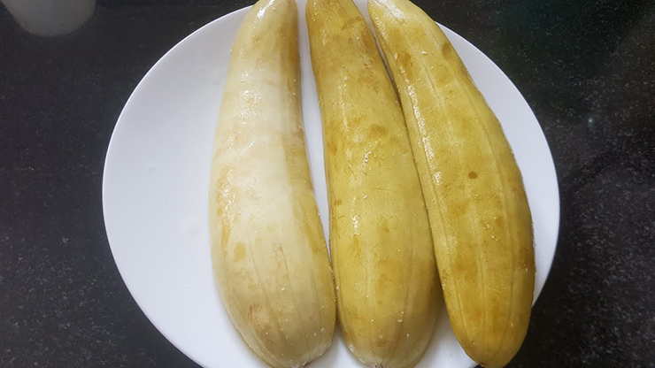 Không chỉ ở siêu thị, mưa gang muối còn được bán nhiều ở chợ mạng, chợ chung cư và các cửa hàng bán đặc sản vùng miền.
