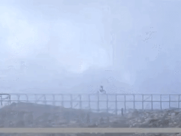 Hậu trường siêu sao 60 tuổi nhảy mô tô lao xuống vực trong bom tấn nghìn tỷ