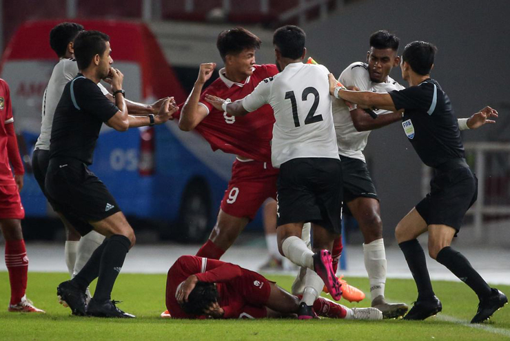 Điểm nhấn của trận giao hữu giữa U20 Indonesia và U20 Fiji không phải là 4 bàn thắng mà là màn ẩu đả