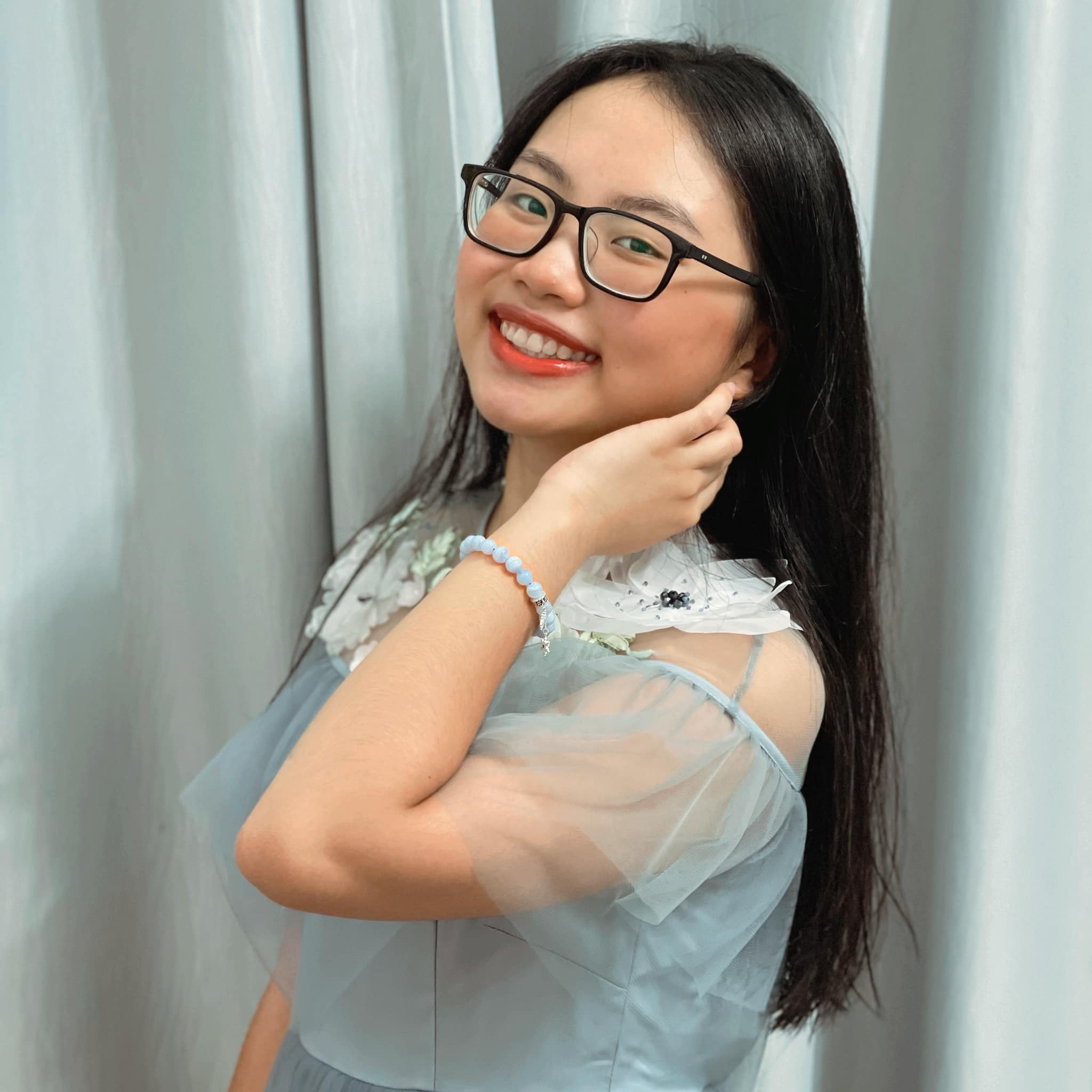 Phương Mỹ Chi, Nhã Phương mặc váy ngắn đi hát karaoke, gia đình phản ứng bất ngờ - 8