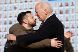 Chùm ảnh: Ông Biden đến Kiev giữa còi báo động không kích