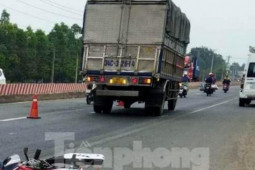 Tin tức trong ngày - Xe tải lao vào xe máy làm hai vợ chồng tử vong