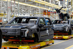 Tin tức ô tô - Ford F-150 Lightning bị lỗi pin và tạm ngừng dây chuyền sản xuất