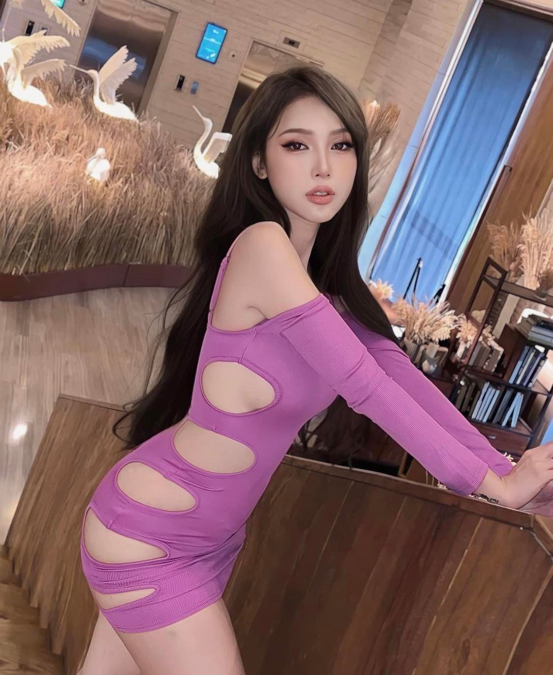 Hot girl Sài thành yêu thích những trang phục cut-out mạn sườn.