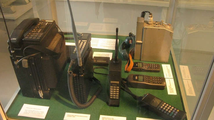 Mobira Cityman 900 được phát hành vào năm 1987 bởi Nokia-Mobira. Đó là một trong những điện thoại di động cầm tay đầu tiên, có thể được định giá đến hàng chục triệu đồng, tùy thuộc vào tình trạng của máy.
