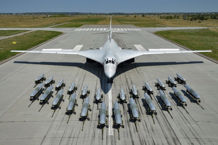 Oanh tạc cơ Tu-160 không còn là máy bay ném bom thông thường mà trở thành bệ phóng các tên lửa tầm xa.