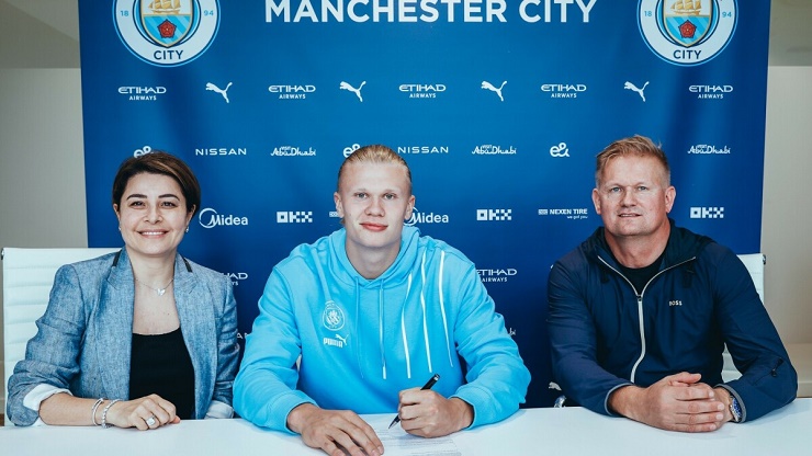 Bà Pimenta (bên trái) tin rằng Haaland đáng giá 1 tỷ euro