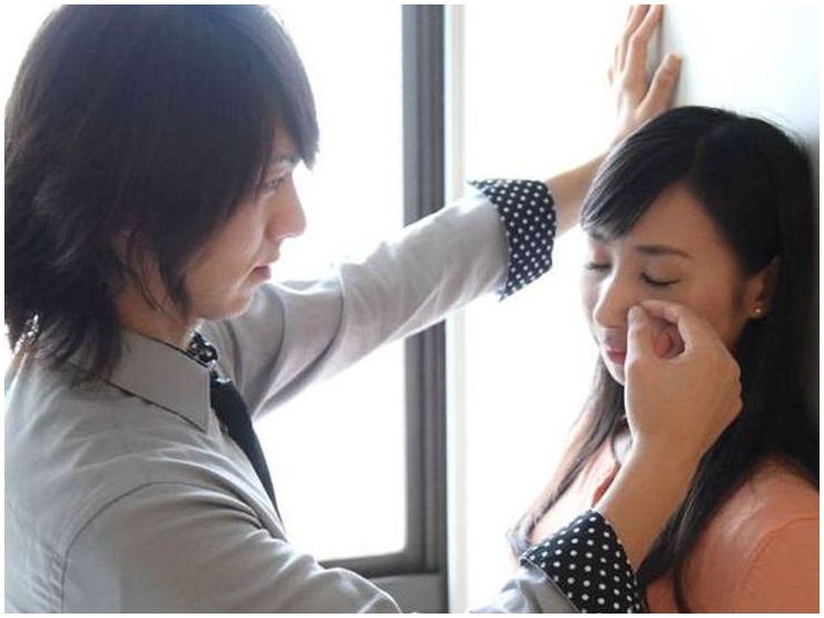 Dịch vụ lau nước mắt cho phụ nữ đang phát triển ở Nhật Bản.