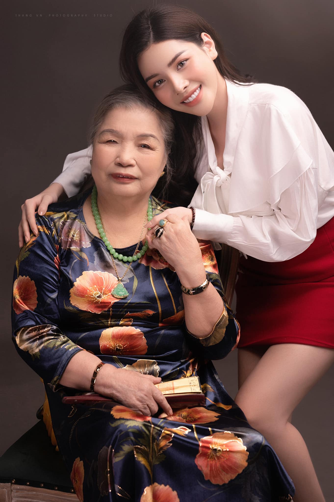 Quỳnh Hoa thuyết phục được Đan Tiên khi hiểu rõ vị trí của bà nội với người đẹp chuyển giới.