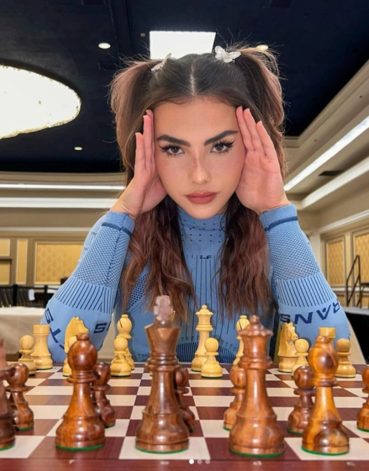Andrea, nữ kỳ thủ cờ vua xinh đẹp