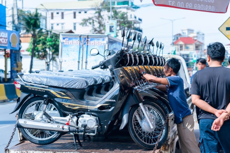 Nhìn “nồi đồng cối đá” 2023 Honda Dream vẫn có giá vài nghìn đô - 1