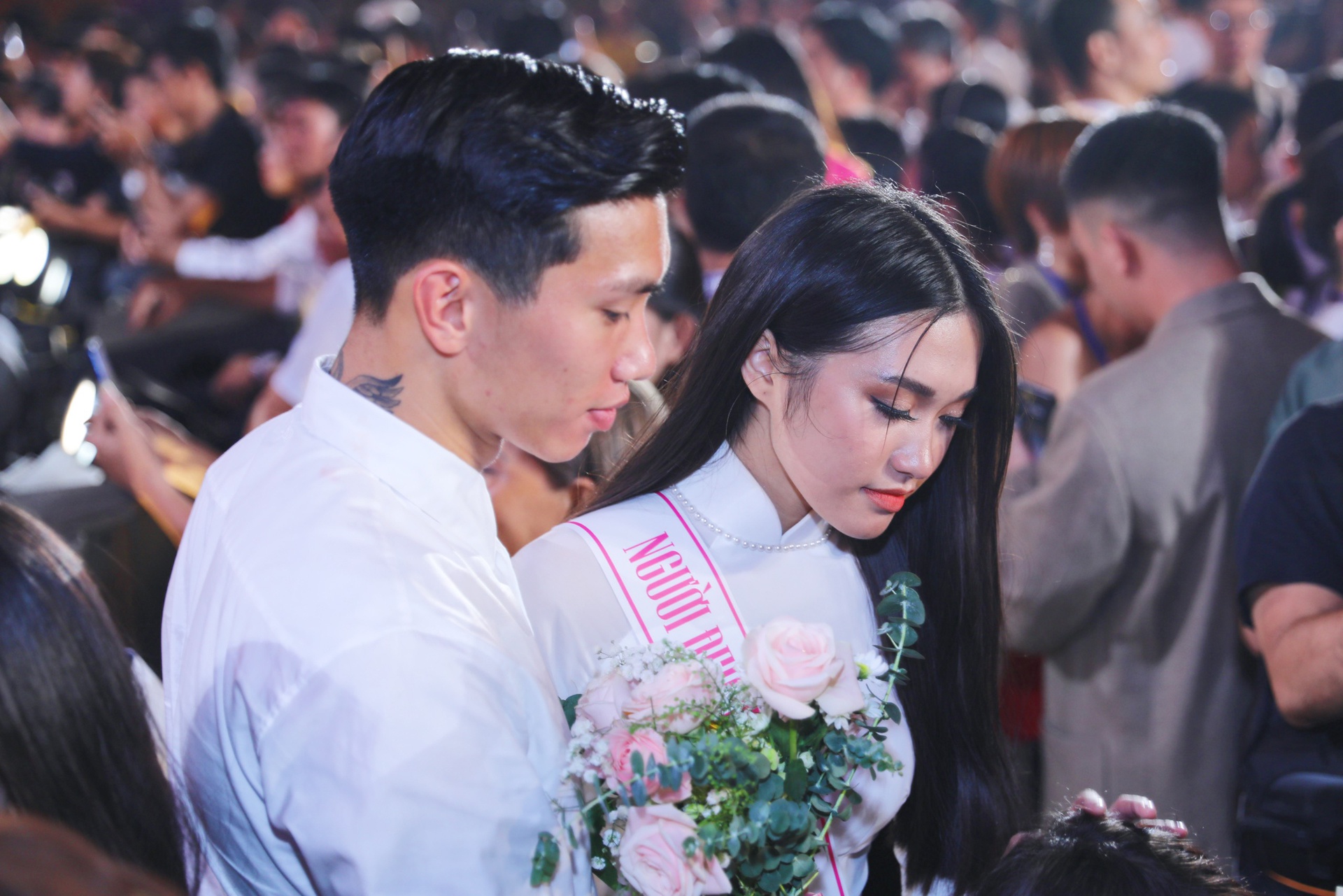 Đoàn Văn Hậu đến cổ vũ bạn gái tại chung kết Hoa hậu Việt Nam 2020.