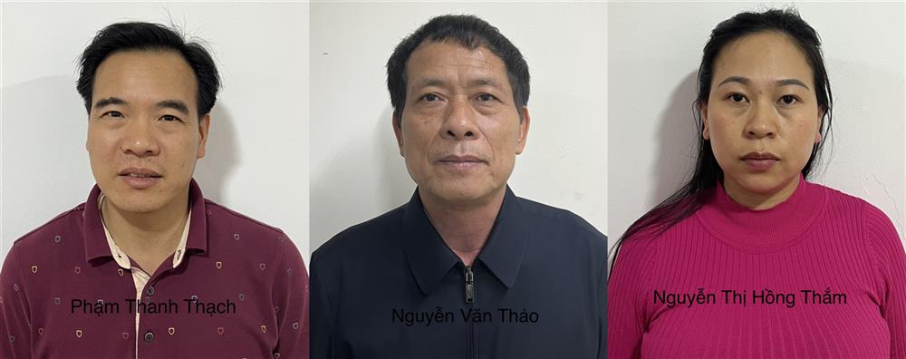 Từ trái qua phải là các bị can Phạm Thanh Thạch, Nguyễn Văn Thảo, Nguyễn Thị Hồng Thắm.&nbsp;
