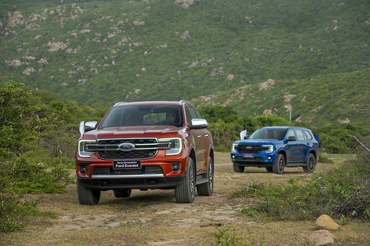 Ford Everest giảm giá mạnh tại đại lý, khách mua còn được nhận xe ngay - 1
