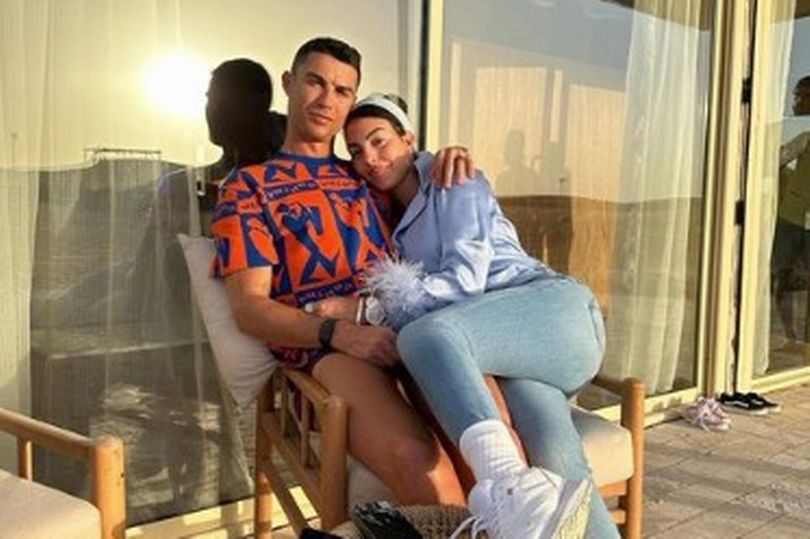 Ronaldo cùng bạn gái và gia đình đã chuyển tới sống tại căn biệt thự mới ở Ả Rập Saudi.