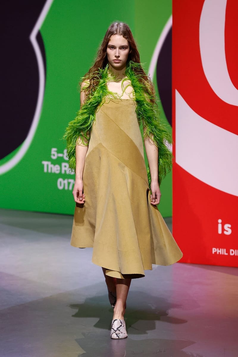 Nỗi ám ảnh quá khứ trong show thời trang đậm chất triết chung của JWAnderson - 2