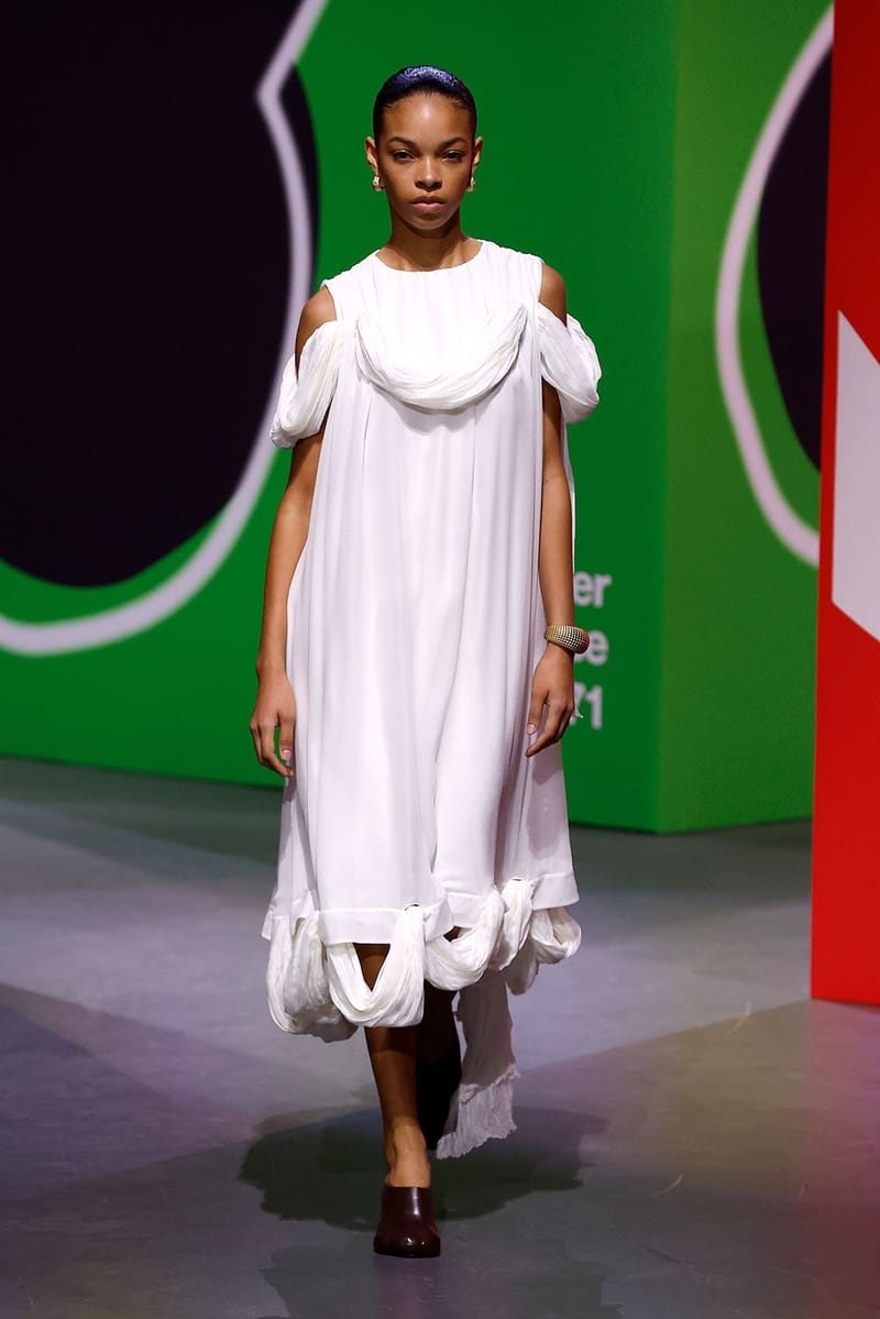 Nỗi ám ảnh quá khứ trong show thời trang đậm chất triết chung của JWAnderson - 14