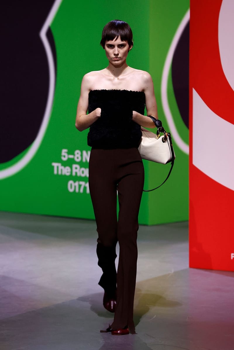 Nỗi ám ảnh quá khứ trong show thời trang đậm chất triết chung của JWAnderson - 12