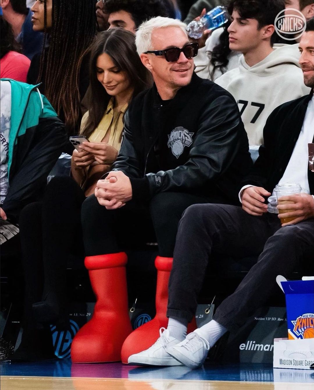 Đôi bốt đỏ kỳ quặc, lấy cảm hứng từ phim hoạt hình đang là hot trend - 3