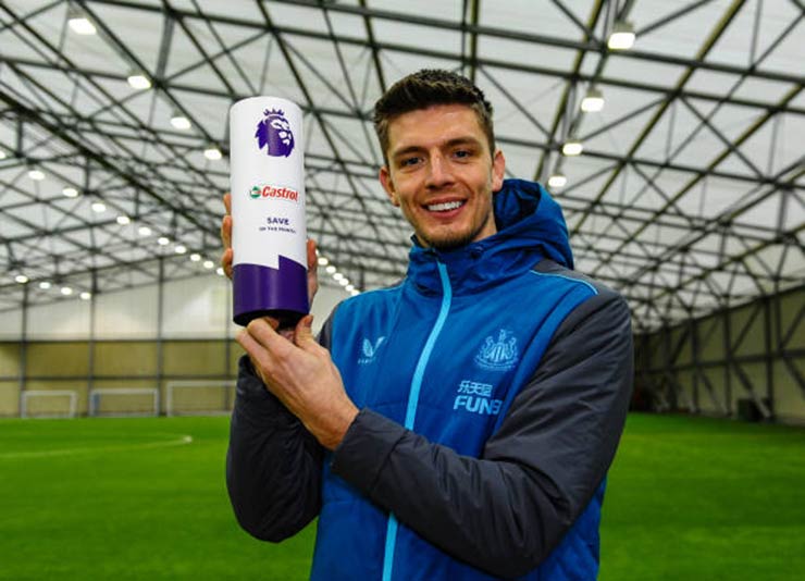 Nick Pope tại Newcastle đã thể hiện ấn tượng với phong cách chơi như Manuel Neuer
