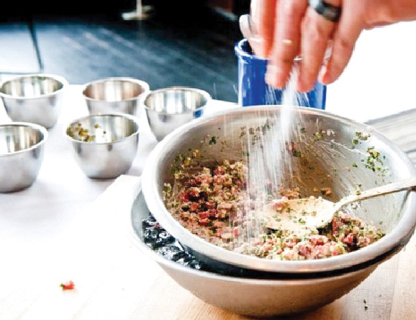 Bị trào ngược HP dạ dày thì “cạch mặt” ngay 4 loại thực phẩm này - 1