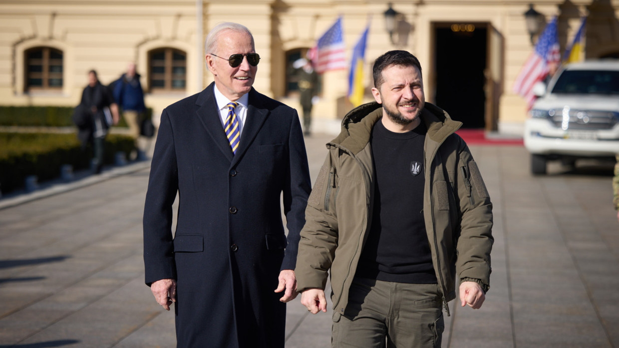 Ông Biden có chuyên thăm bất ngờ tới Kiev gặp Tổng thống Ukraine Volodymyr Zelensky.