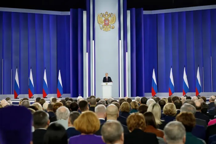 Tổng thống Nga Vladimir Putin đọc thông điệp liên bang ngày 21/2. Ảnh: Sputnik