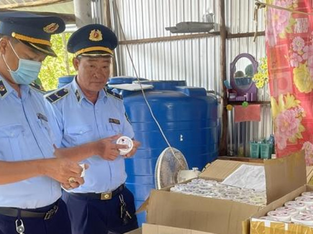 Thị trường - Tiêu dùng - Gần 5.000 sản phẩm làm đẹp "rởm" trong cửa hàng không giấy chứng nhận đăng ký kinh doanh