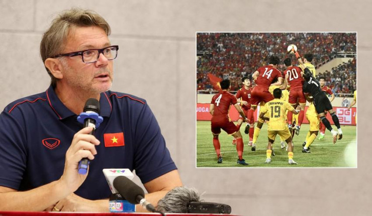 HLV Troussier bắt đầu cho mục tiêu World Cup bằng bảo vệ chiếc huy chương vàng cho bóng đá Việt Nam tại SEA Games 32. Ảnh: CTV