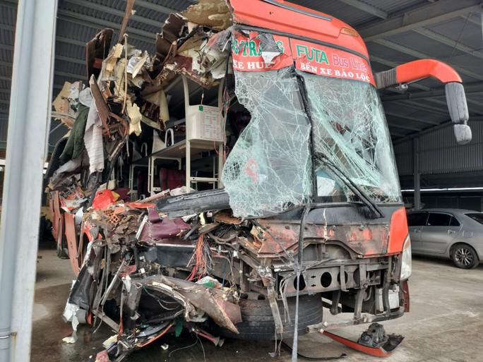 Tạm giữ tài xế xe khách vụ tai nạn 3 người chết, 13 người bị thương ở Quảng Nam - 1