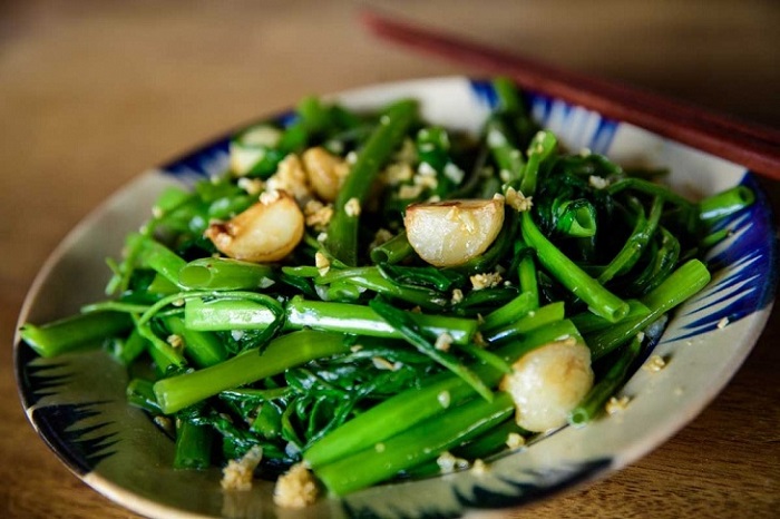 Rau muống là một món rau phổ biến ở Việt Nam, được chế biến thành nhiều món