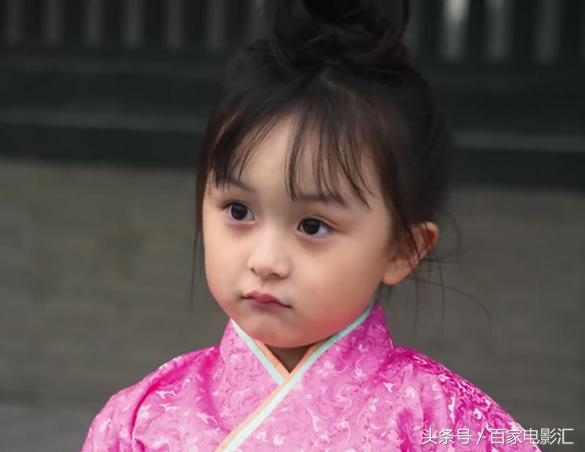 Lưu Sở Điềm gây chú ý khi vào vai Mị Nguyệt hồi nhỏ trong phim "Mị Nguyệt Truyện".