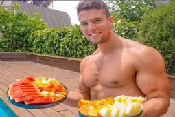 Bạn trẻ - Cuộc sống - Từ bỏ ăn thịt, sau 5 năm chàng trai hết sạch mụn, cơ bắp 6 múi