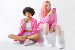 Thời trang Hi-tech - Giới trẻ sợ bị xã hội xa lánh nếu dùng điện thoại Android