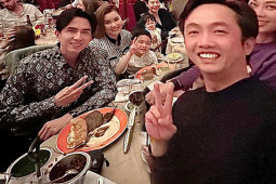 Đan Trường hội ngộ vợ cũ và con trai, gia đình Cường Đô La cũng góp mặt