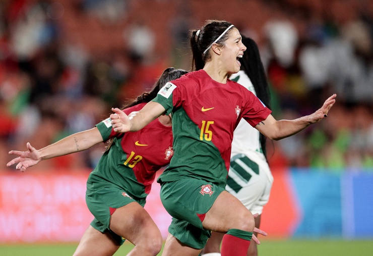 Các cô gái&nbsp;Bồ Đào Nha ăn mừng vỡ òa tấm vé vớt tham dự World Cup nữ 2023
