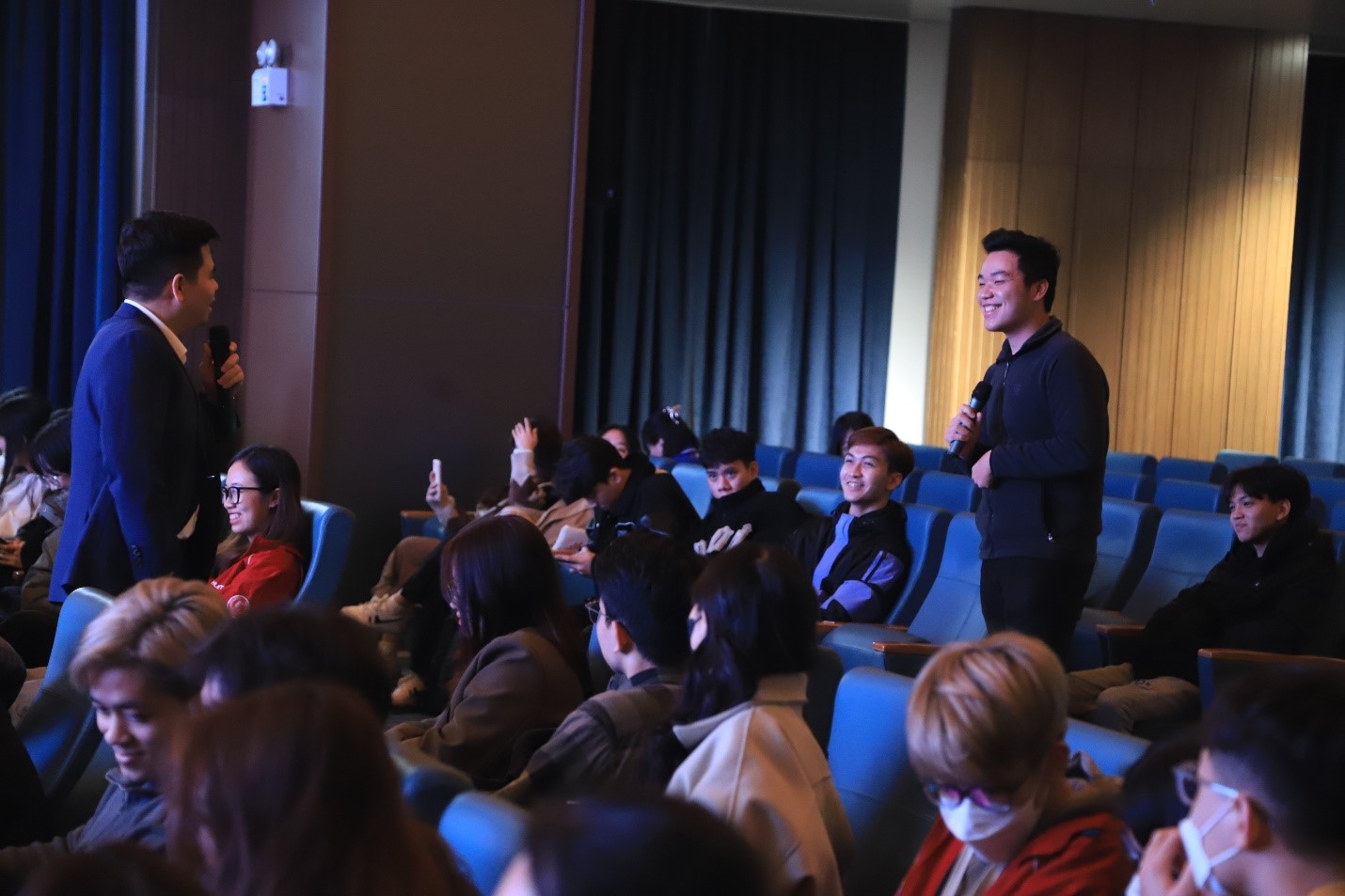 Sinh viên có những trải nghiệm thú vị cùng các chuyên gia công nghệ của MB Group