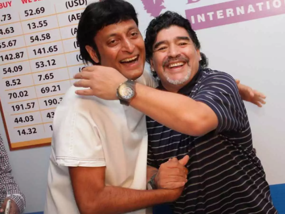 Ông có mối quan hệ thân thiết với&nbsp;Diego Maradona.