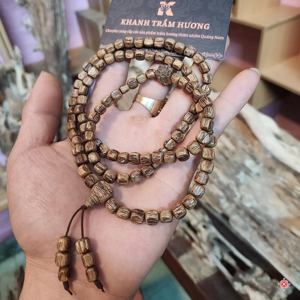 Vòng Trầm hương cao cấp (sản phẩm do anh Phạm Duy Khanh chế tác – nguồn ảnh: Facebook nhân vật).
