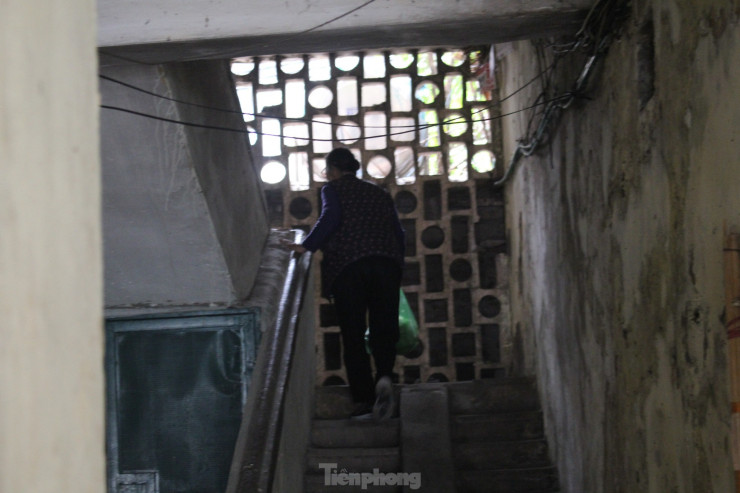 Cuộc sống người dân trong những tòa nhà chung cư ''chống nạng'' giữa Hà Nội - 5