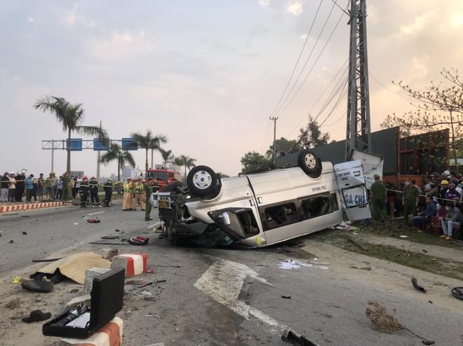 Vụ TNGT xe khách đâm xe đầu kéo ở Quảng Nam làm 10 người chết vào rạng sáng 14/2
