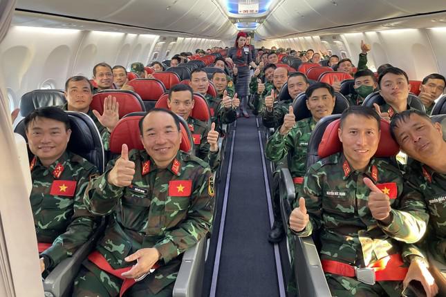 Chiều nay, 76 quân nhân Việt Nam sang giúp Thổ Nhĩ Kỳ về tới Nội Bài - 6