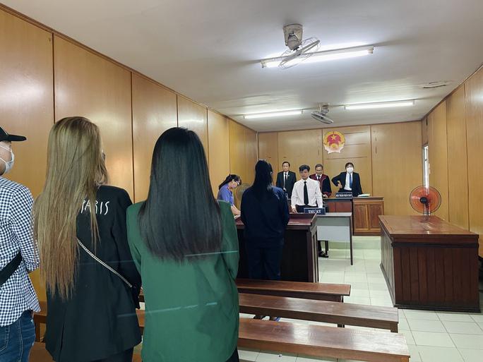 Phiên xét xử "tú bà" Phan Thị Thảo Lan