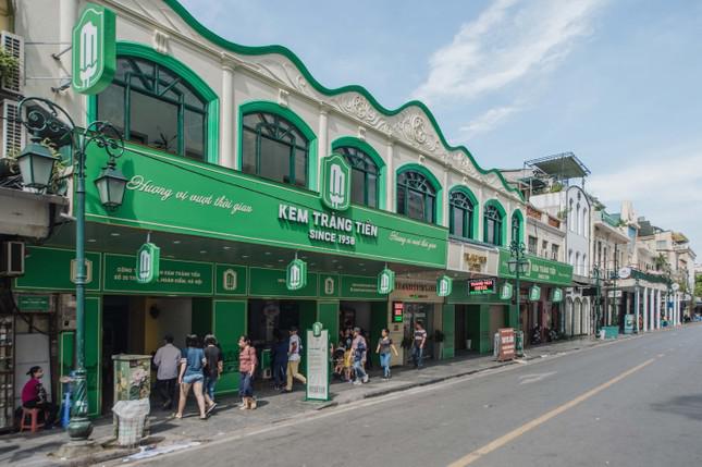OCH chính là chủ sở hữu thương hiệu bánh Givral nổi tiếng hơn 70 năm tuổi tại TPHCM và hãng kem Tràng Tiền tại Hà Nội.