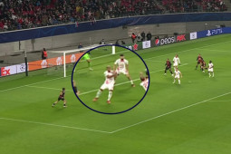 Bóng đá - Tranh cãi Man City mất oan phạt đền: Đối thủ "đánh bóng chuyền", VAR ngó lơ